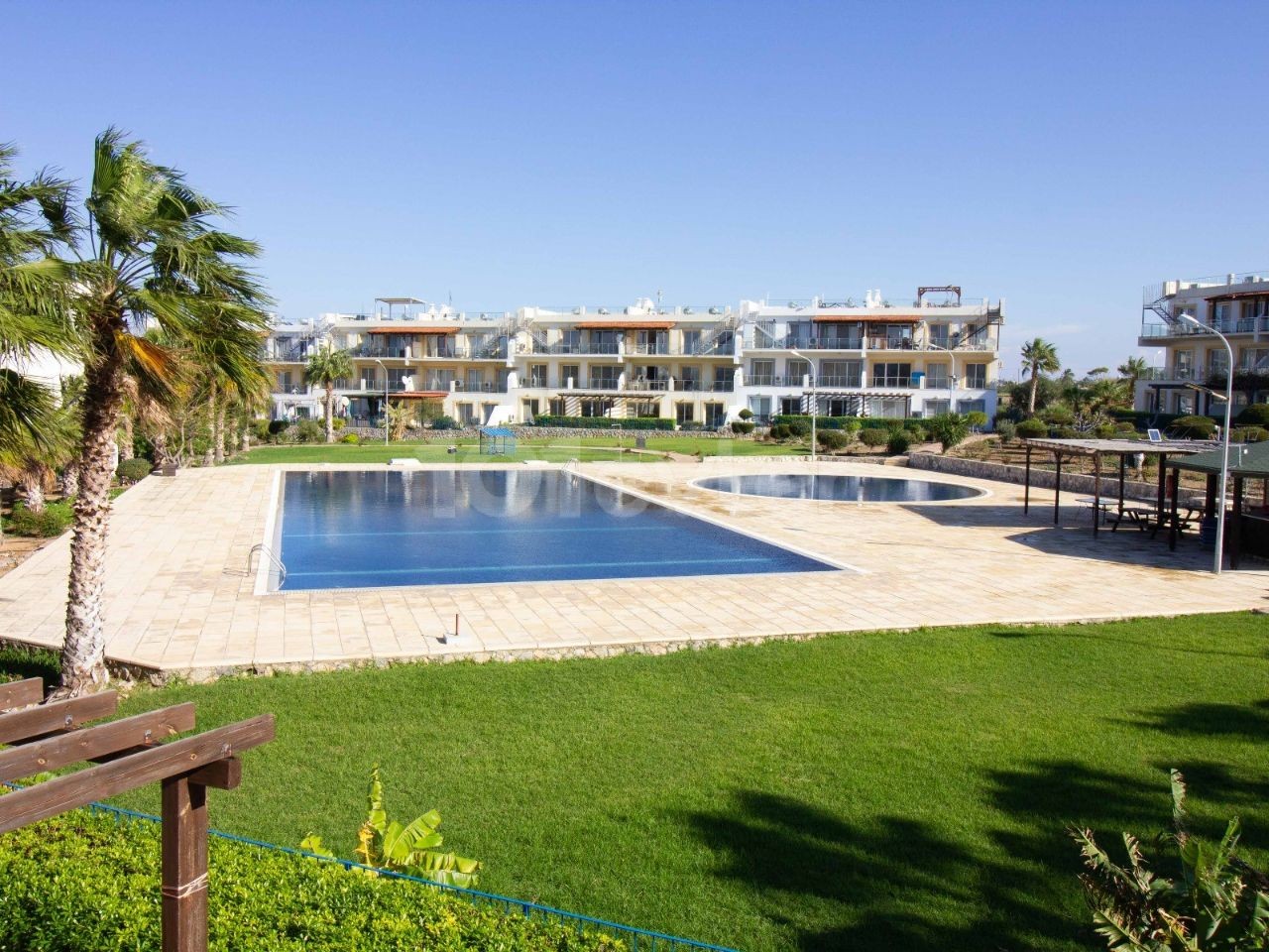 A lovely peaceful 2 bedroom apartment with shared pools and well maintained gardens with stunning views + Exchange title deeds in owners name