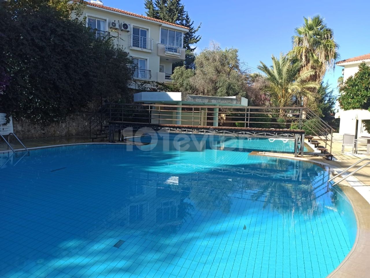 A luxurious spacious 3 bedroom fully renovated ground floor apartment + communal pool (rented)