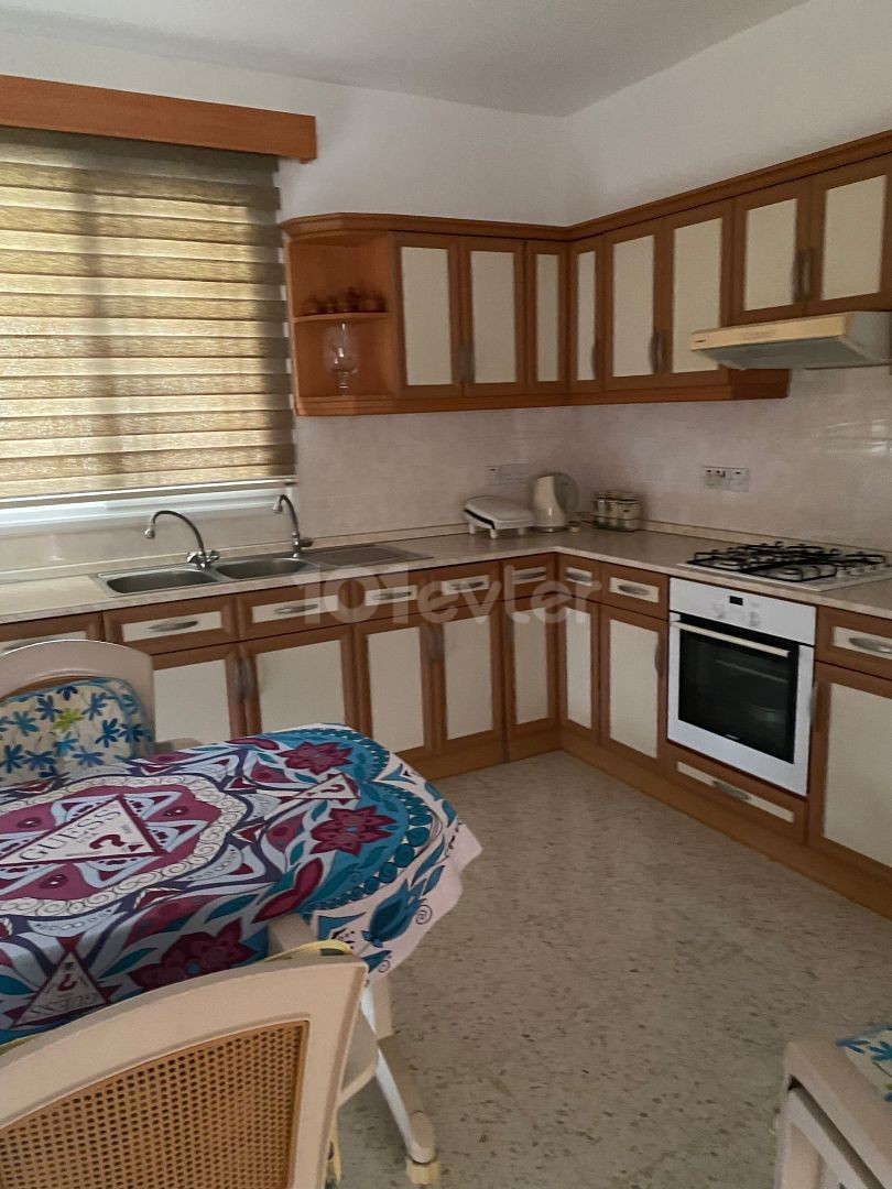 2-Zimmer-Wohnung im 1. Stock in Çatalköy – komplett möbliert – Meer- und Bergblick