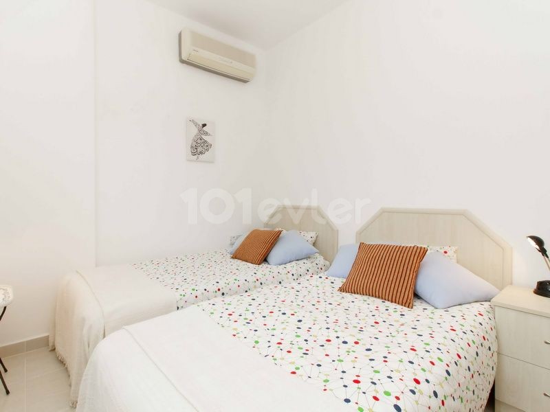 3+1 Wohnung in einem Komplex mit Berg- und Meerblick und privater Dachterrasse zum Verkauf in Çatalköy, Kyrenia