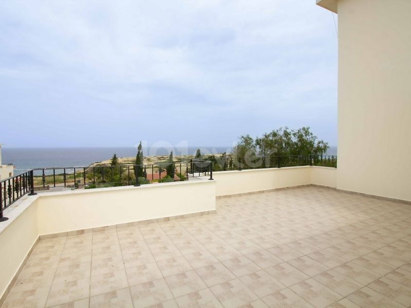3 bedroom spacious penthouse apartment with communal pool furniture, white goods, and fantastic direct sea views Title deeds in owner’s name, VAT paid