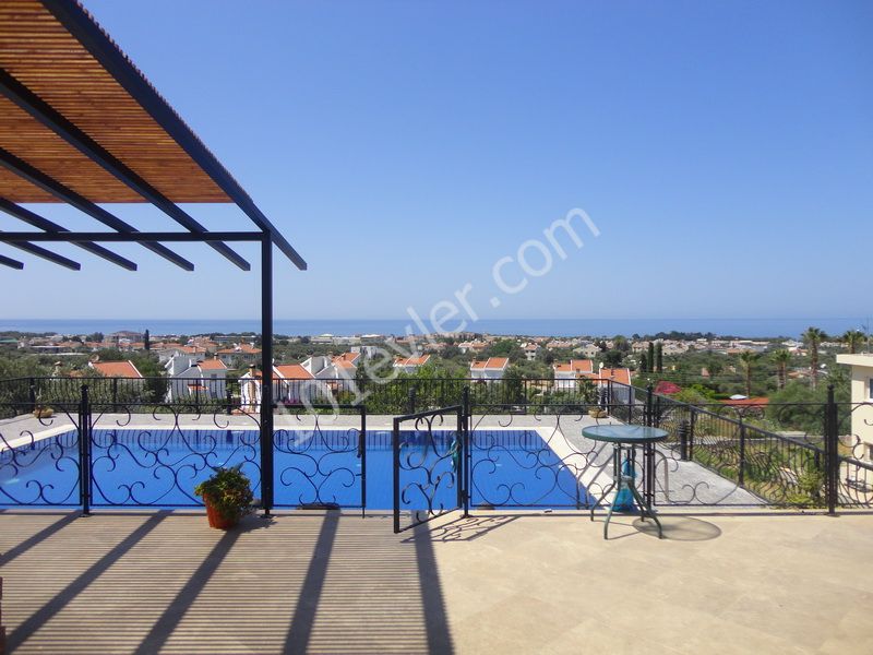 Villa for sale in Çatalköy with 3 bedrooms + 10m x 5 swimming pools + integrated heating system + air conditioning ** 