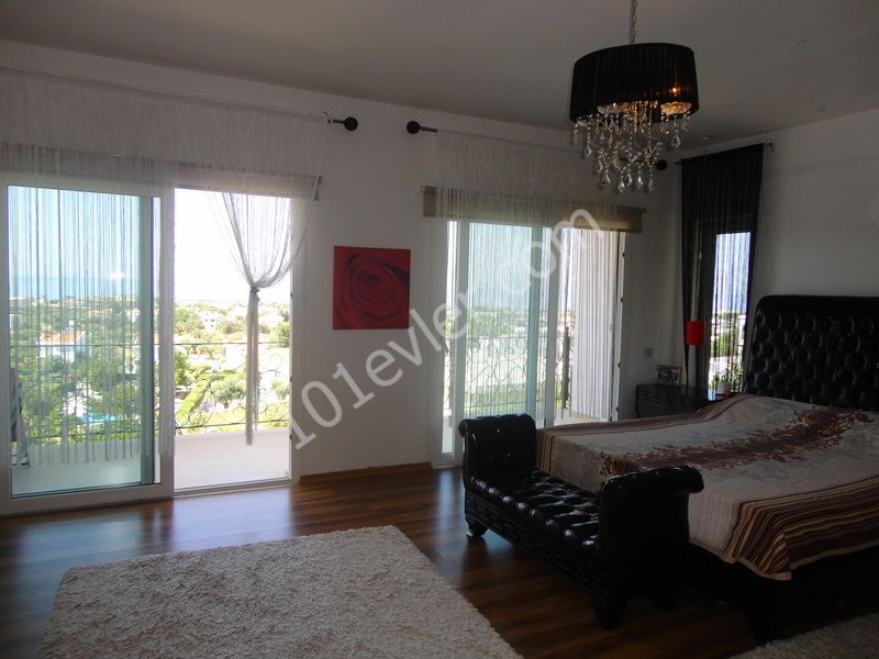 Villa for sale in Çatalköy with 3 bedrooms + 10m x 5 swimming pools + integrated heating system + air conditioning ** 