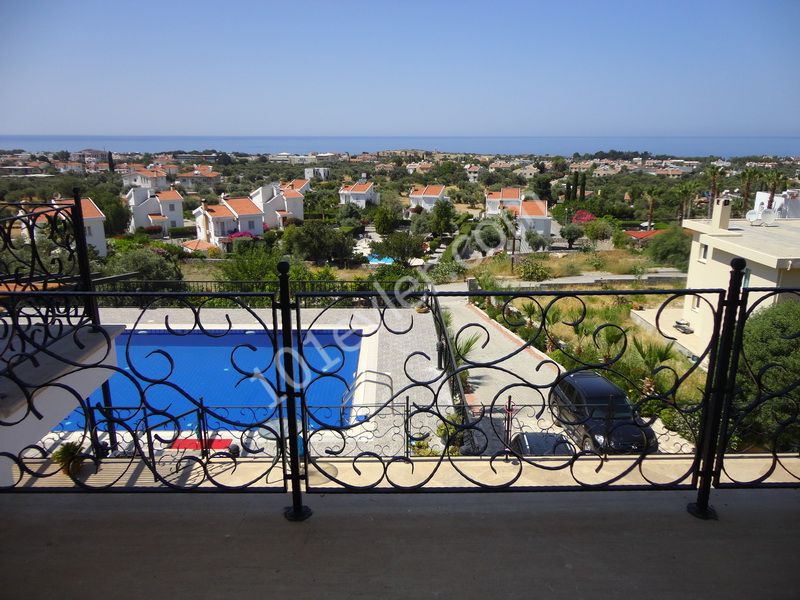 Villa for sale in Çatalköy with 3 bedrooms + 10m x 5 swimming pools + integrated heating system + air conditioning ** 