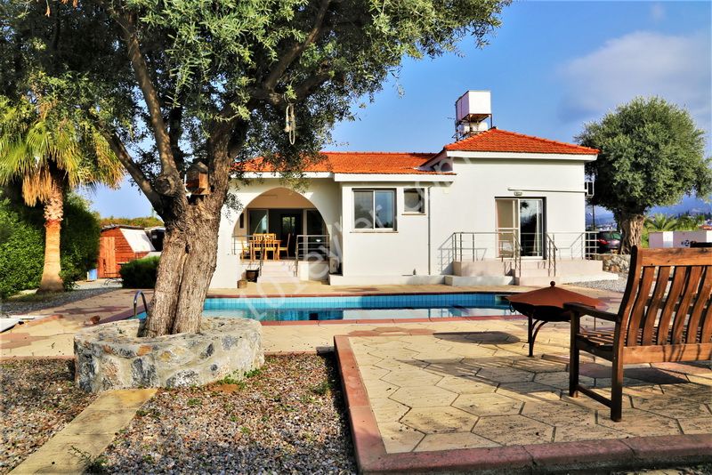 Bungalow For Sale in Çatalköy, Kyrenia