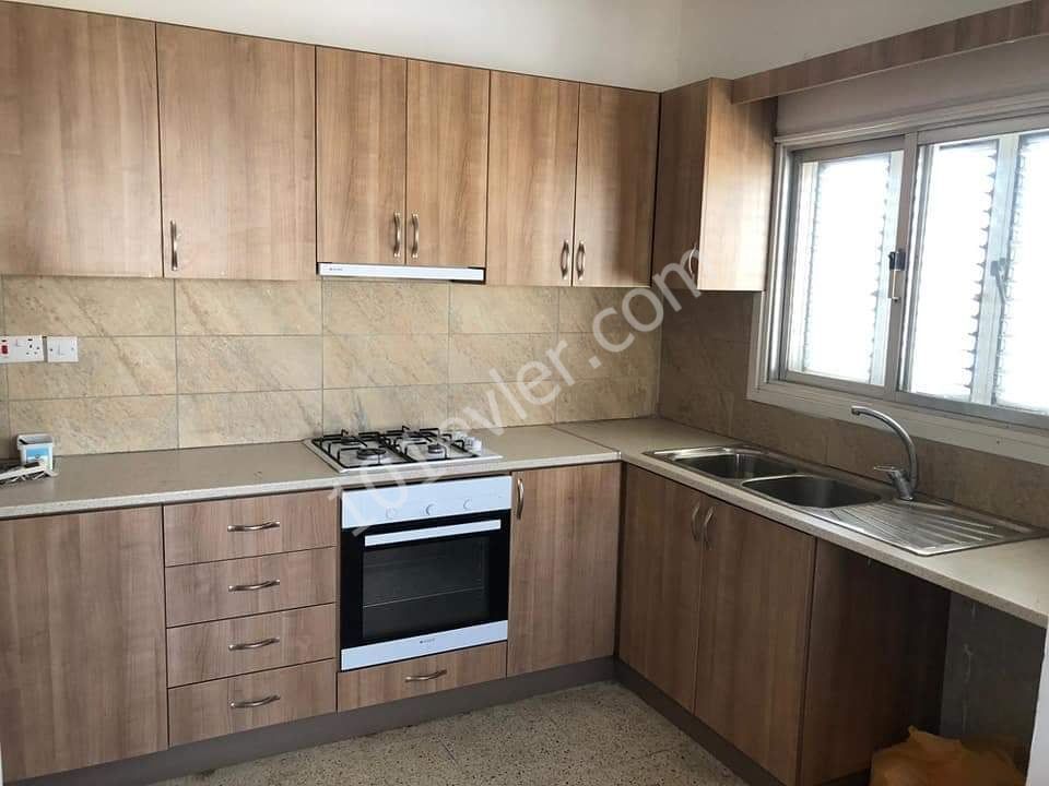 MAĞUSA MERKEZDE SATILIK 3+1 DAİRE.