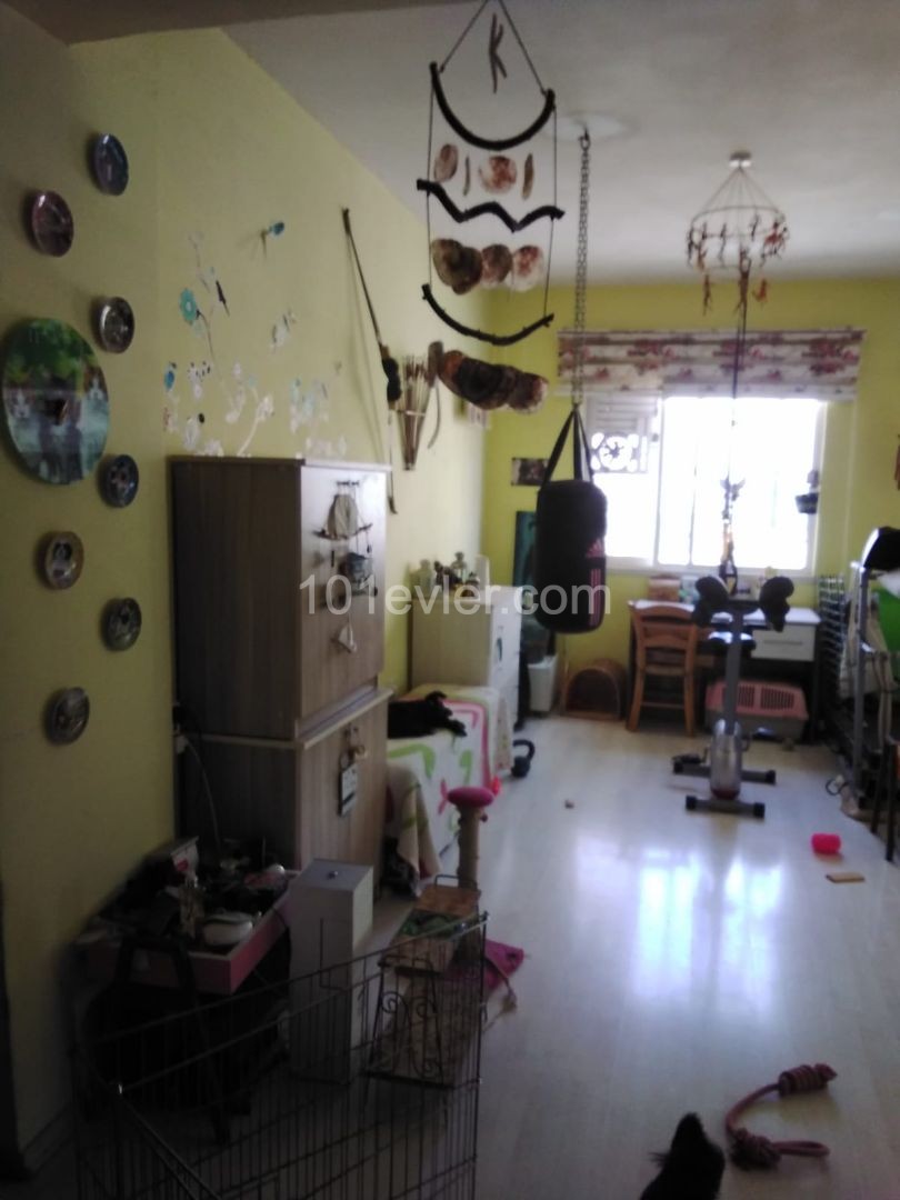 MAĞUSA MERKEZDE SATİLİK 3+1 DAİRE.