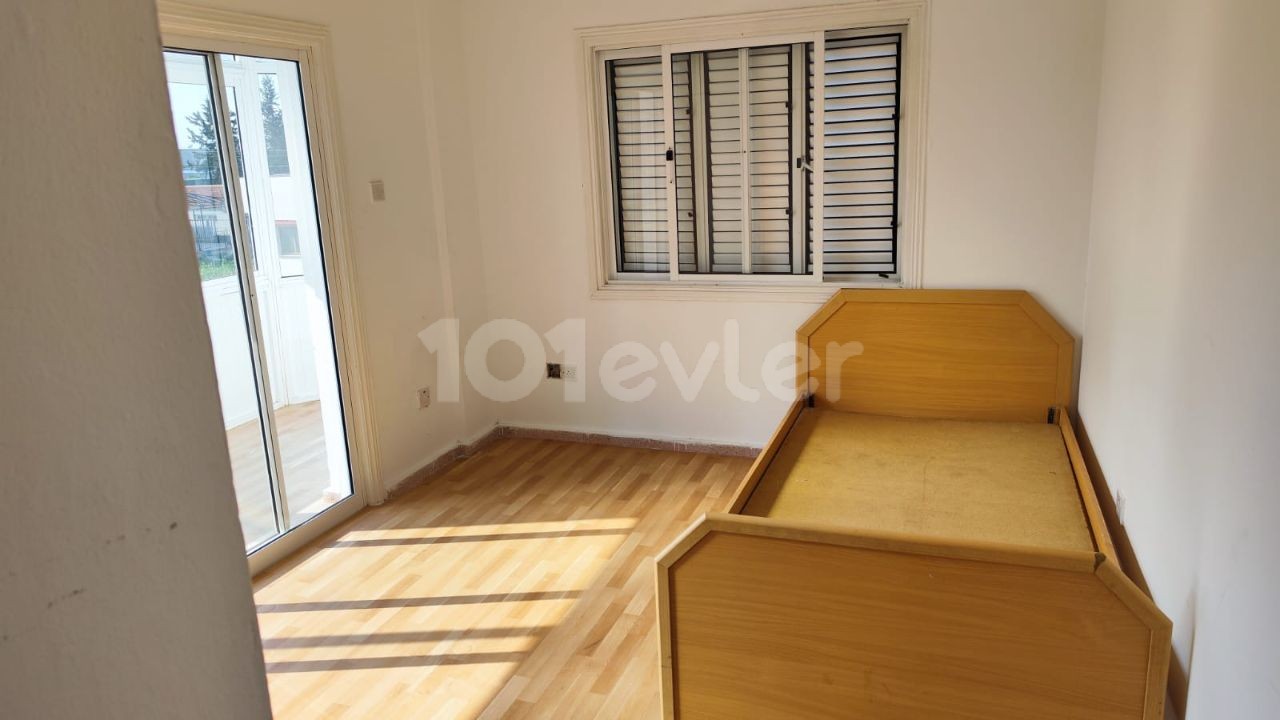 3+1 apartment of 155m2 suitable for large family living in Famagusta Derinya