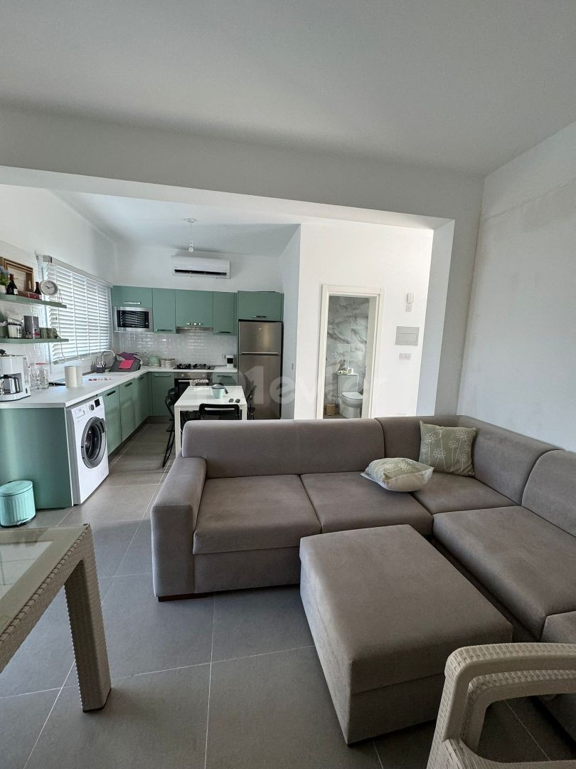 2+1 for rent in a private site with a pool in Yeni Erenköy, 5 minutes from the sea