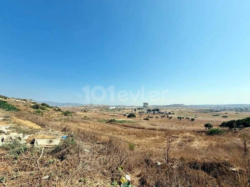 10.750 m2 LAND WITH BUILDING PERMISSON – İSKELE, BOĞAZ)