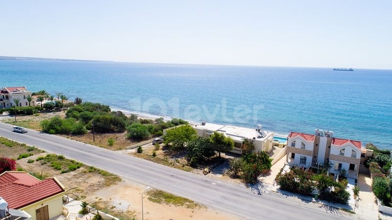 VOR 74 TÜRKISCHE EIGENTUMSURKUNDE, AM STRAND MIT PRIVATEM POOL, 3 SCHLAFZIMMER BUNGALOW IN BOGAZ