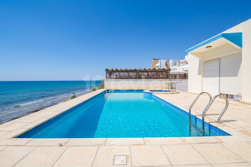 VOR 74 TÜRKISCHE EIGENTUMSURKUNDE, AM STRAND MIT PRIVATEM POOL, 3 SCHLAFZIMMER BUNGALOW IN BOGAZ