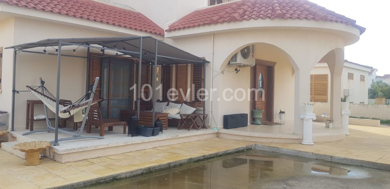 VILLA - FULL ESYALI, 3+1 -POPULER SITE ICERISINDE TESLIME HAZIR