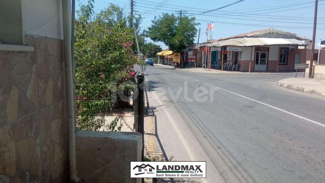 в Гюзельюрте, районе Бостанджи, напротив главной дороги, на земельном участке 2875 м2, Продаются дома Обменным  титулом  90 м2 2+1, 60 м2 1+1.