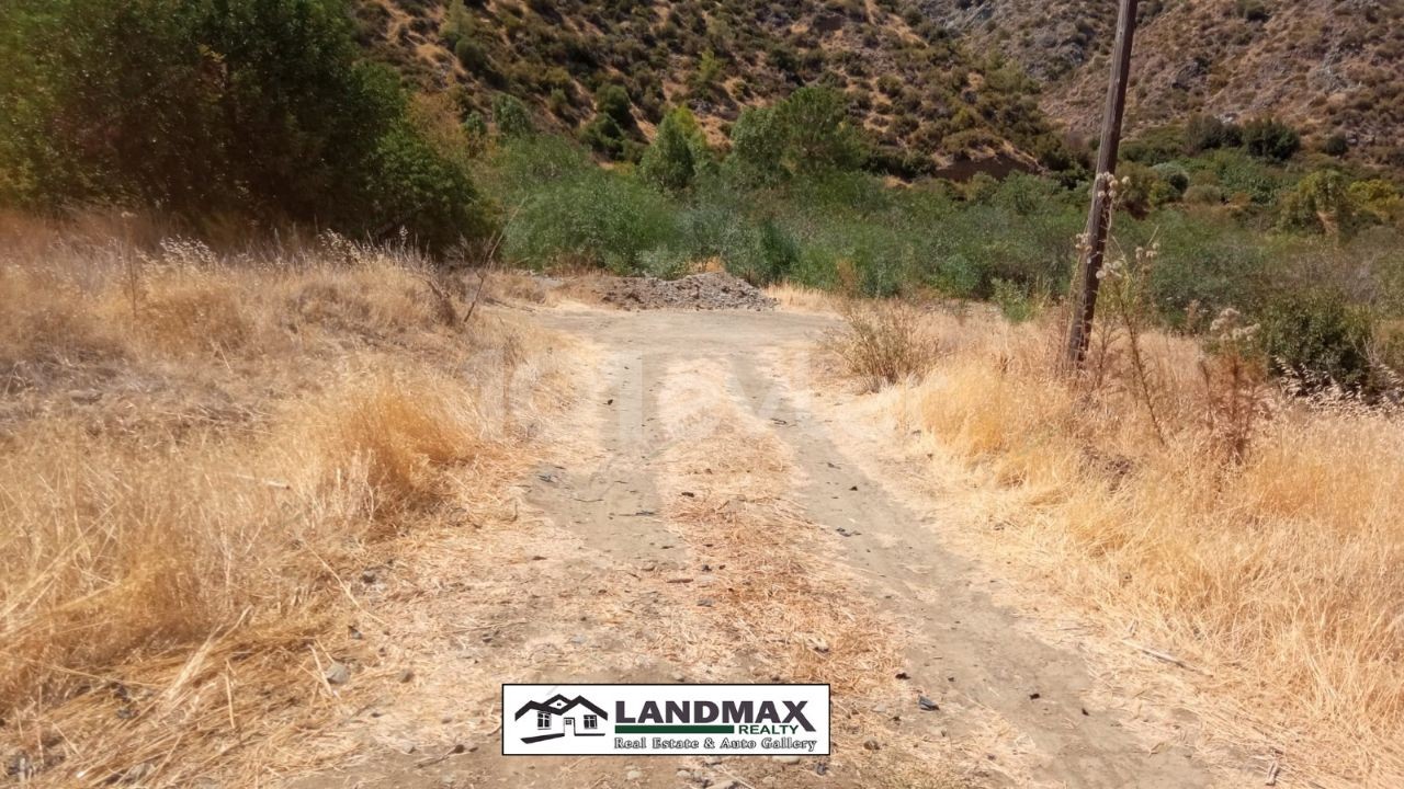 Turkish title land for sale in 4 Dönüm 1 Evlek 3200 square meters area, suitable for gardening without water problem. Location: in Yeşilırmak region of Lefke town in North Cyprus❗❗❗ 