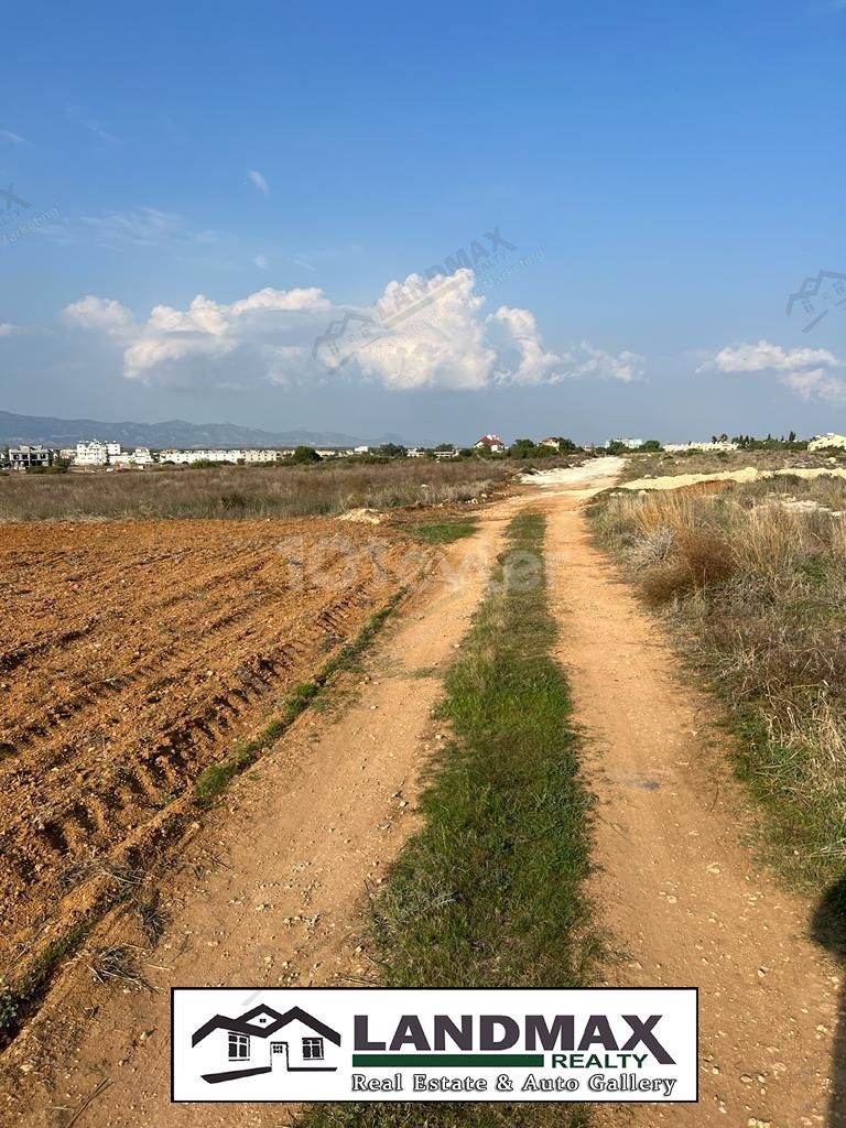 7699 m2 Land zu verkaufen in Iskele Bahceler Region 