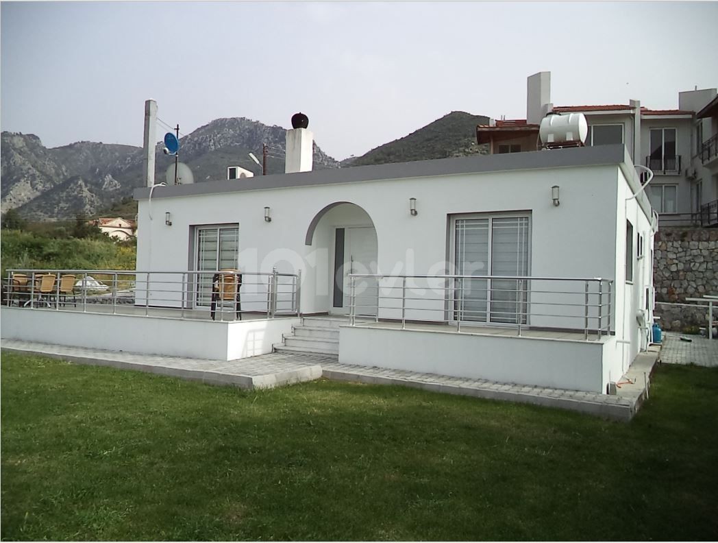 SEHR SCHÖNES EINFAMILIENHAUS MIT MEER-UND BERGBLICK ** 