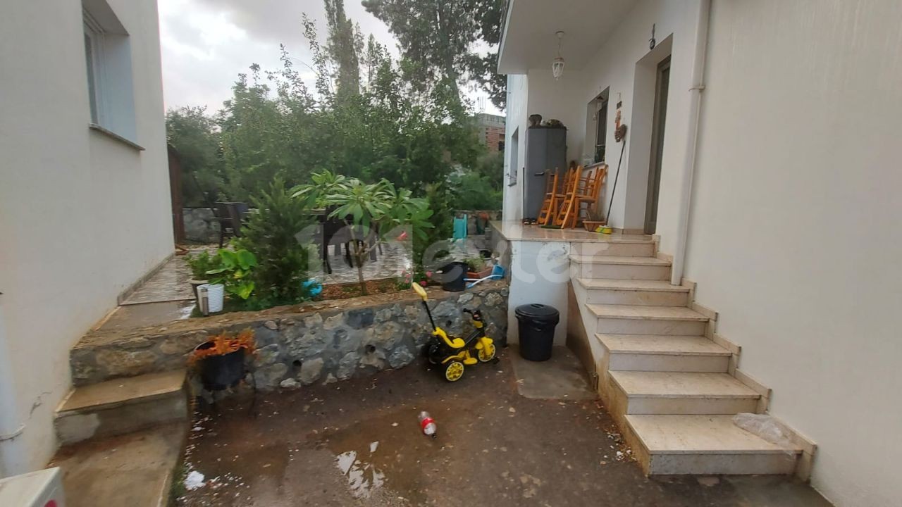 2+1 WOHNUNG MIT GARTEN IM ERDGESCHOSS ** 