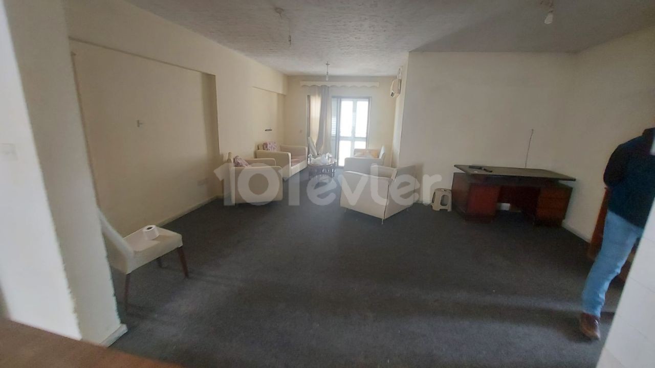 Flat For Sale in Göçmenköy, Nicosia