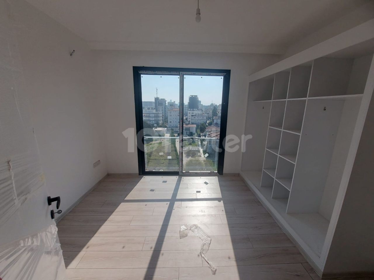 FLAT FOR SALE ON 6TH FLOOR