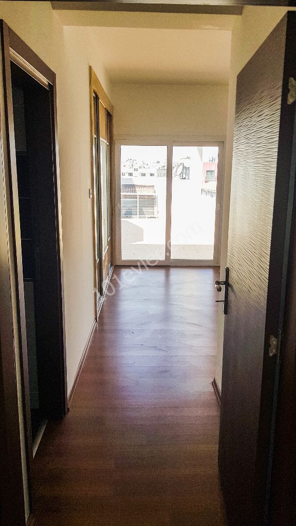 NULL 3 + 1 PENTHOUSE ZUM VERKAUF IN NIKOSIA GEHRUNG VOM EIGENTÜMER ** 