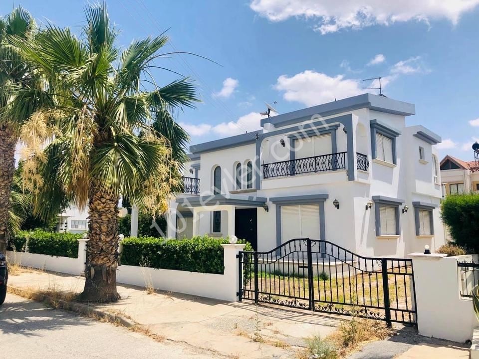 Luxury Villa for sale in Hamitkoy/ Nicosia, close to the main street, Turkish Cob (2.manual decommissioning of vehicles, plots, apartments is carried out ) ** 