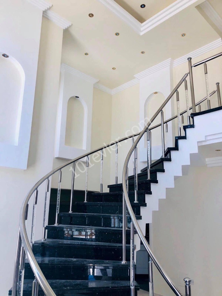 Luxury Villa for sale in Hamitkoy/ Nicosia, close to the main street, Turkish Cob (2.manual decommissioning of vehicles, plots, apartments is carried out ) ** 