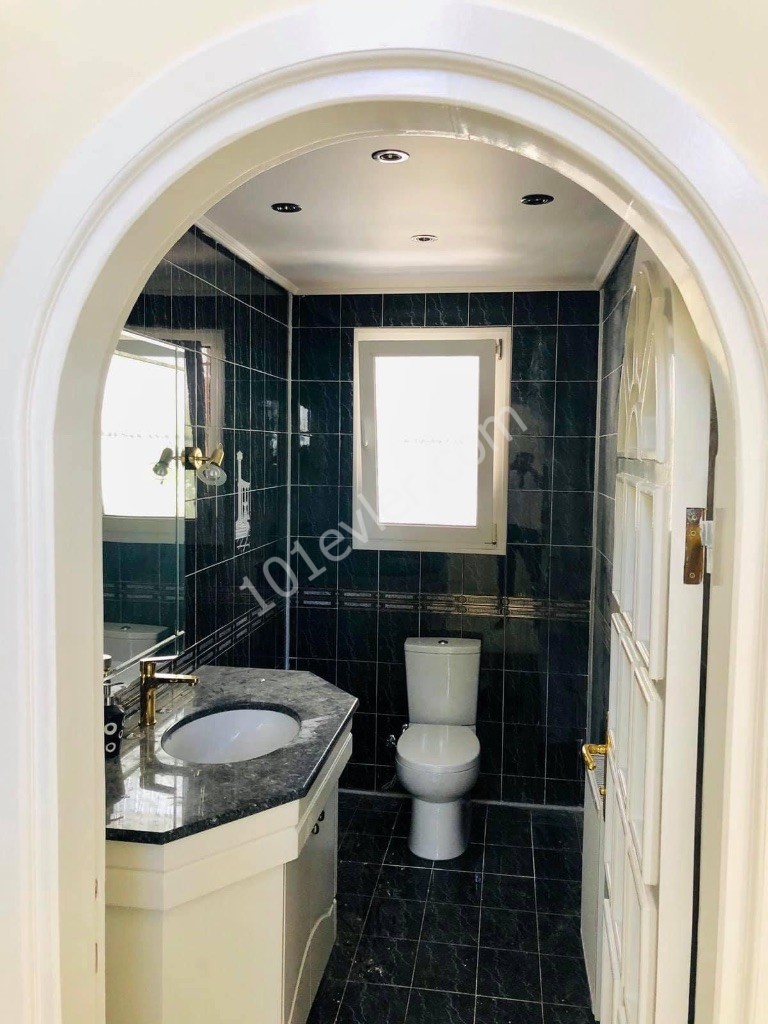 Luxury Villa for sale in Hamitkoy/ Nicosia, close to the main street, Turkish Cob (2.manual decommissioning of vehicles, plots, apartments is carried out ) ** 