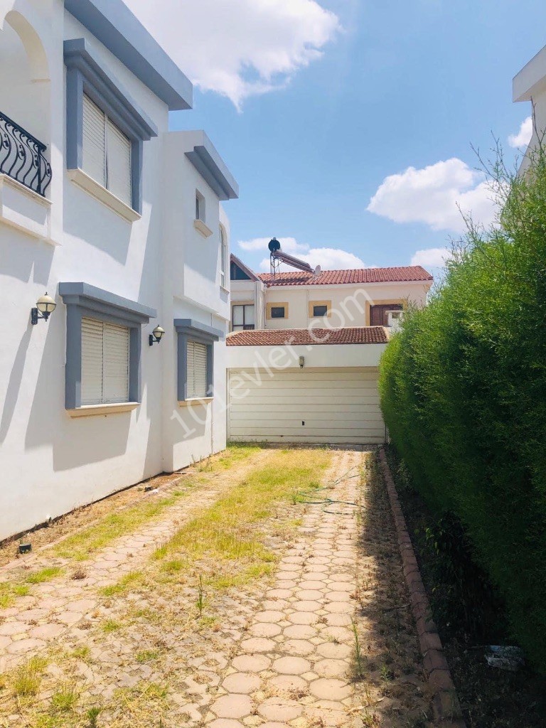 In der Nähe von Anacadde in der Region Hamitköy/ Nikosia befindet sich eine Villa zum Verkauf in türkischer kokanli (2.handfahrzeug, Grundstück, Wohnung wird ausgetauscht ) ** 