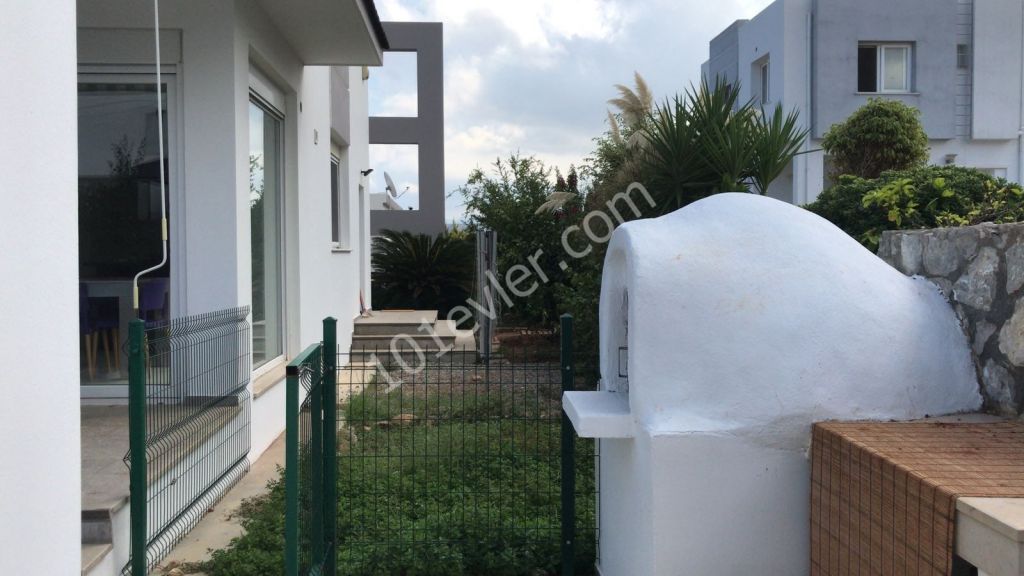 Deniz ve Dağ Manzaralı Satılık Villa