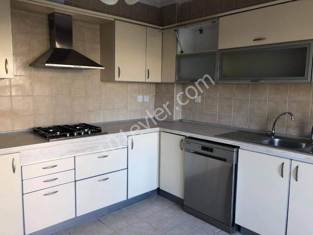 Flat To Rent in Girne Merkez, Kyrenia