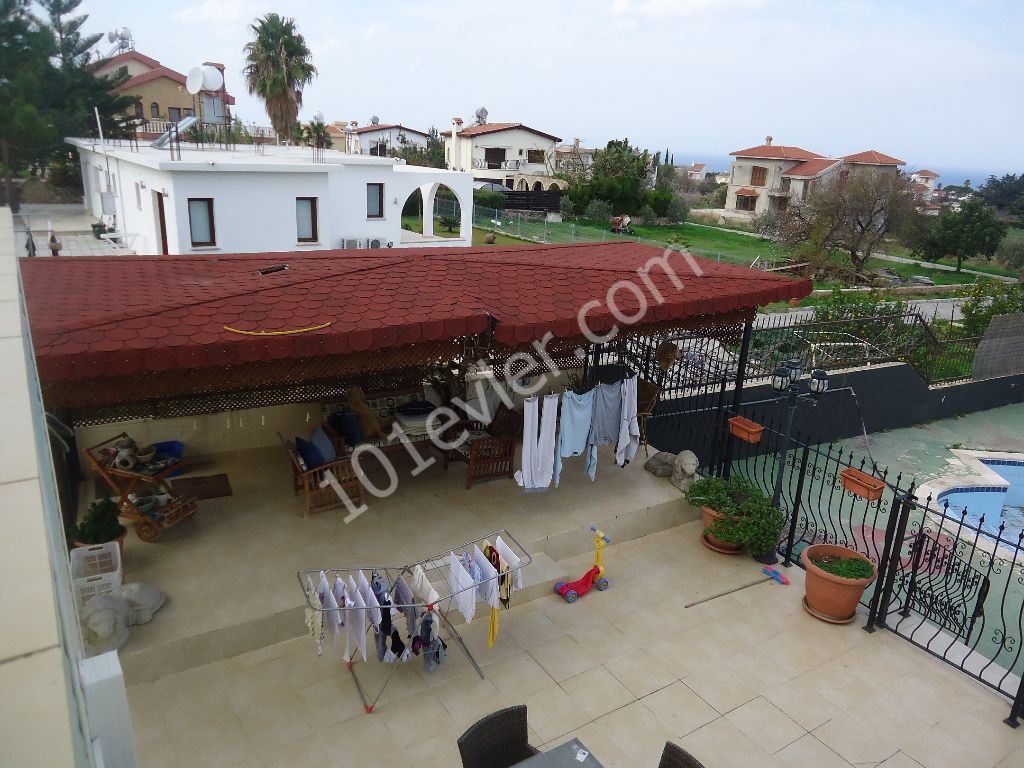 4 bedroom Semi detached villa