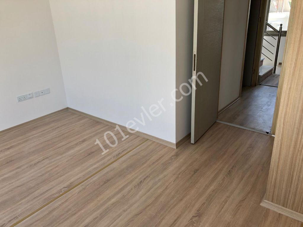 3 Yatak odalı Triplex villa