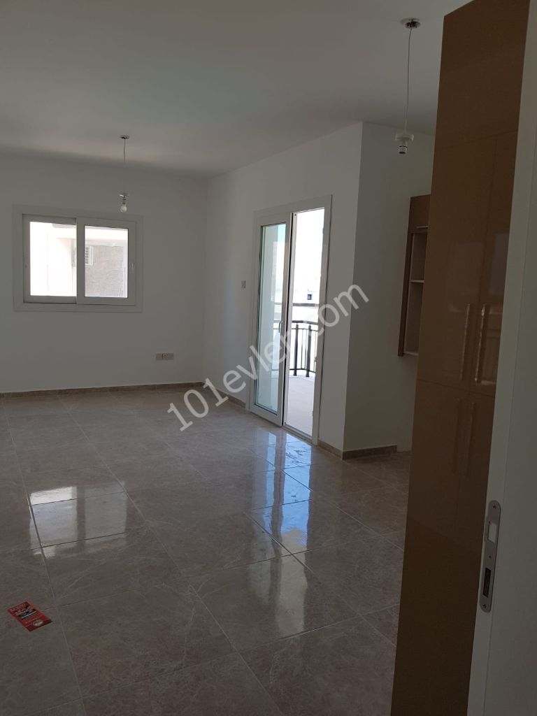 Flat To Rent in Alsancak, Kyrenia