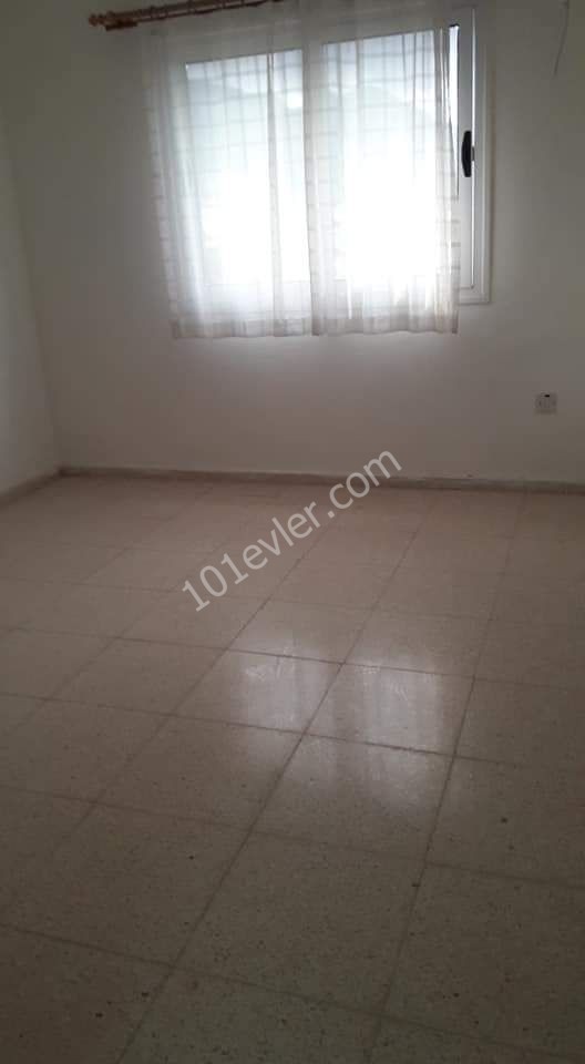 Flat To Rent in Alsancak, Kyrenia