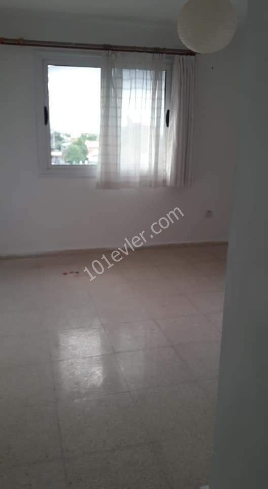 Flat To Rent in Alsancak, Kyrenia