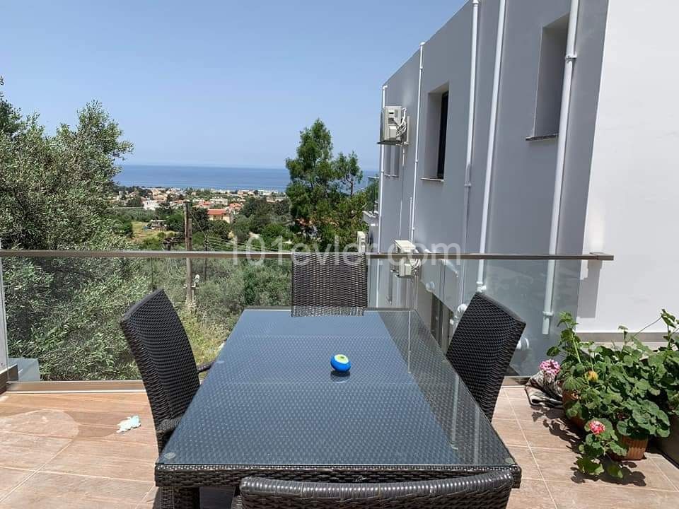 Günlük kiralık 4 yatak odalı villa