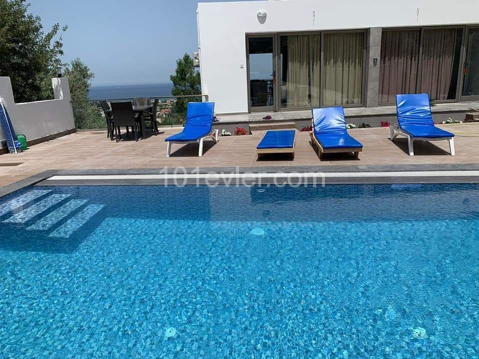 4 bedroom villa ** 