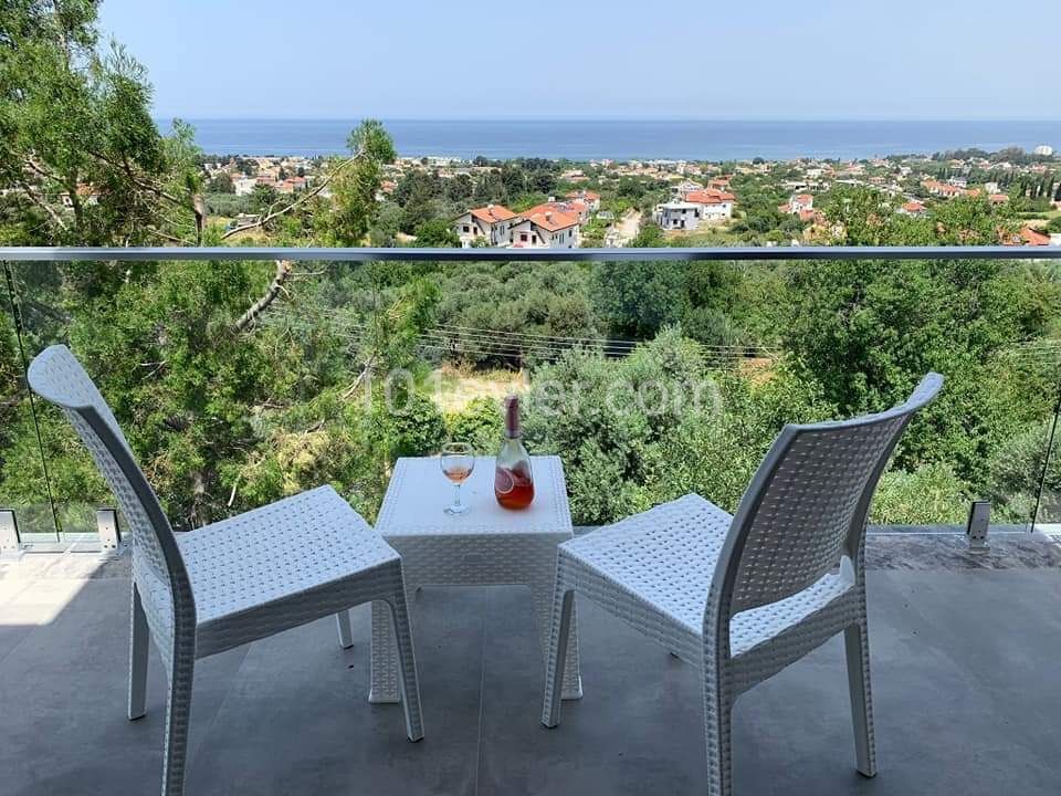 Günlük kiralık 4 yatak odalı villa