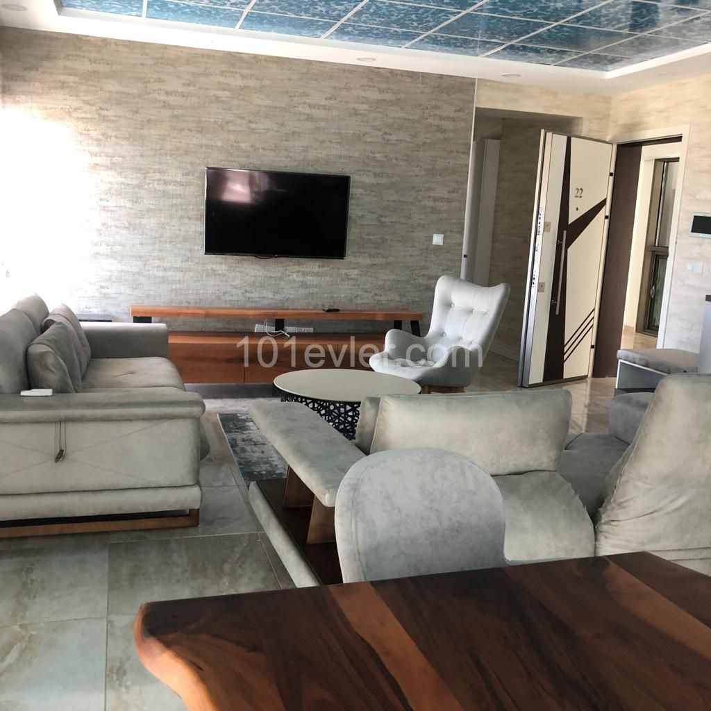 Havuzlu kiralık penthouse