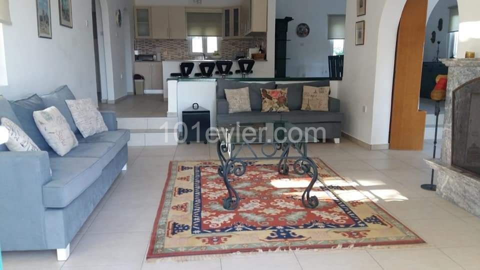 Kiralık 4 yatak odalı Villa 