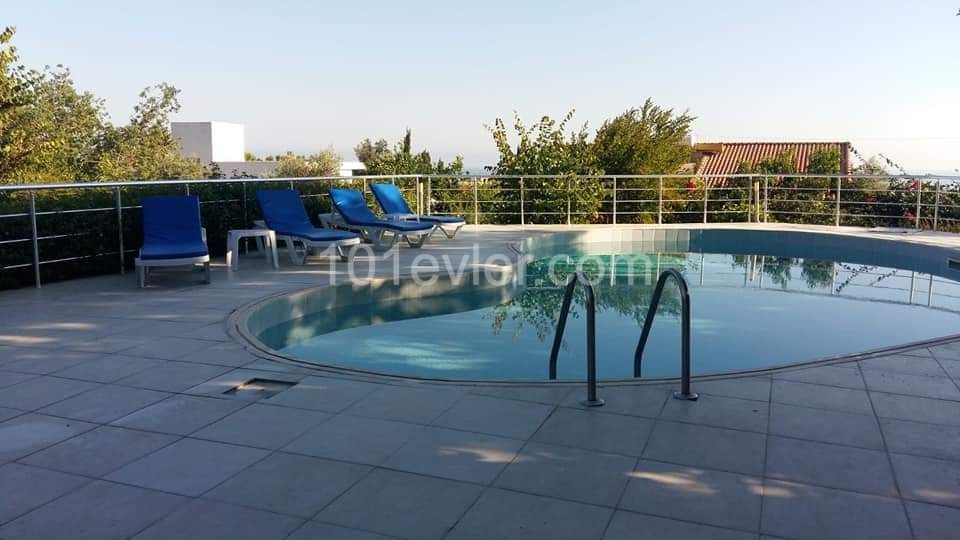 Kiralık 4 yatak odalı Villa 