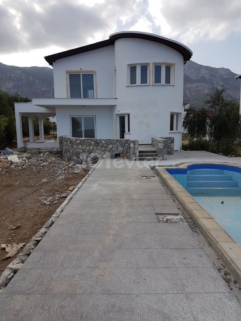 Satılık 3 yatak odalı Villa 