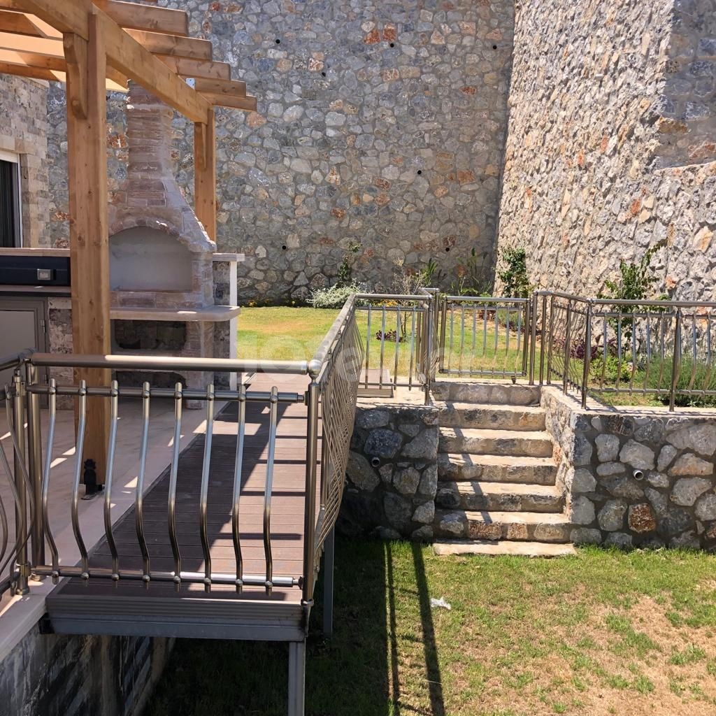 Denize sıfır satılık villa 