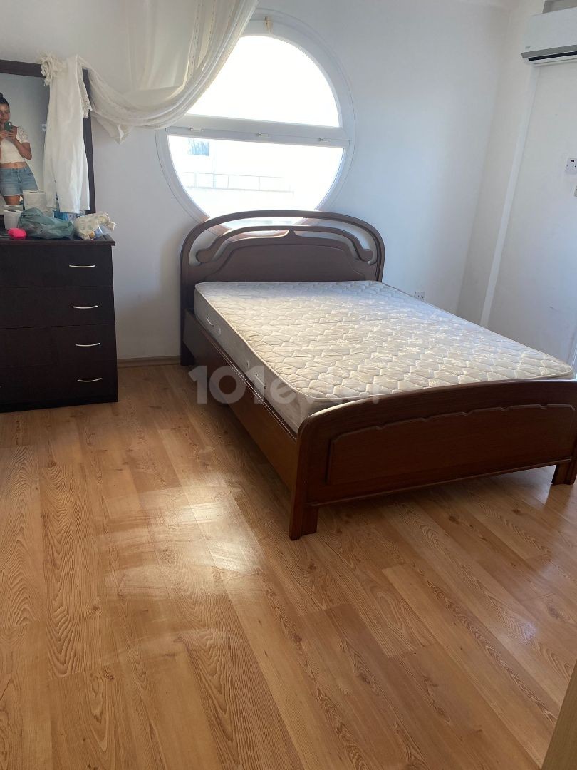 2 bedroom apartment ** 