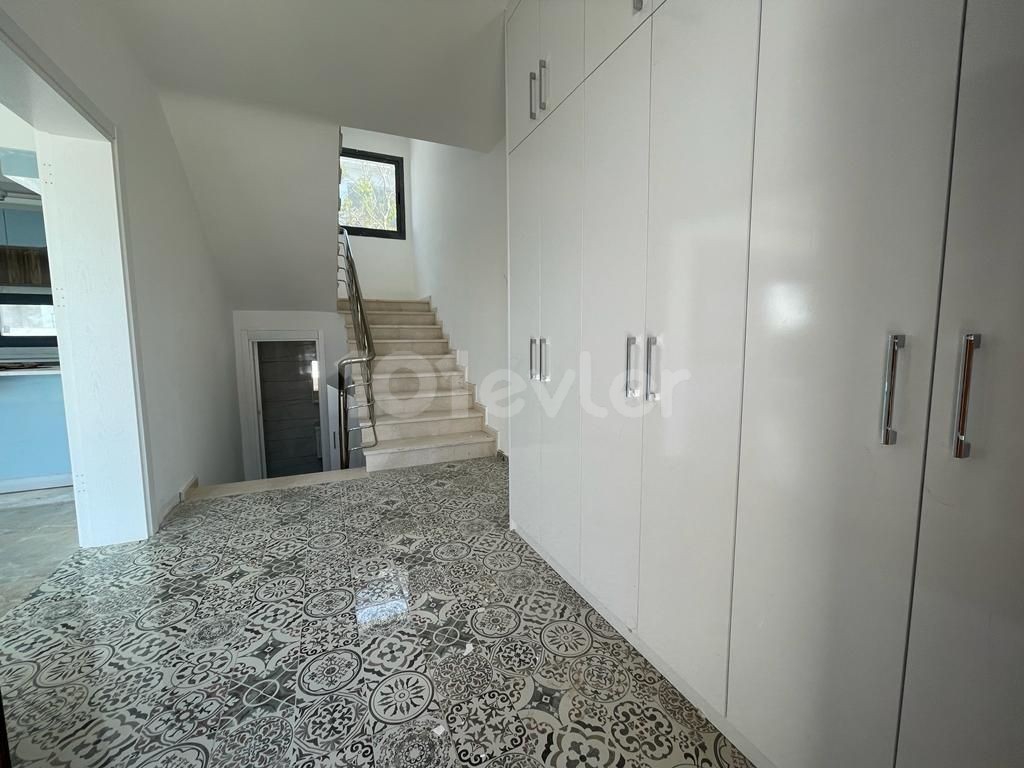 Satılık 3 yatak odalı Villa 