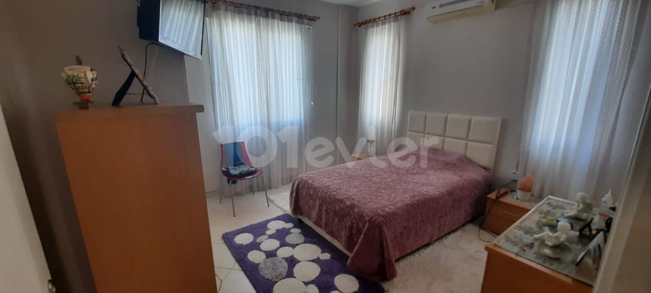 Girne'de satılık 4 yatak odalı penthouse