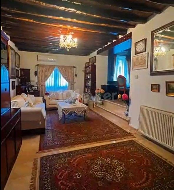 Satılık 4 yatak odalı Villa 