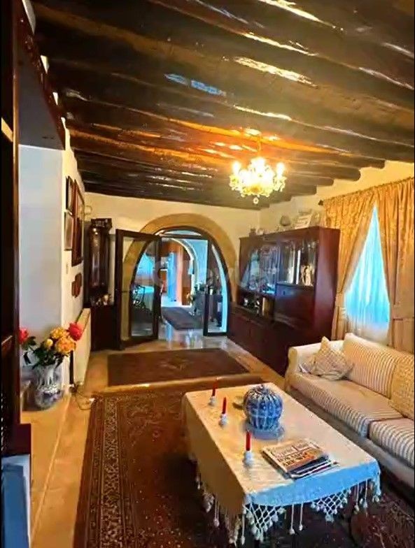 Satılık 4 yatak odalı Villa 