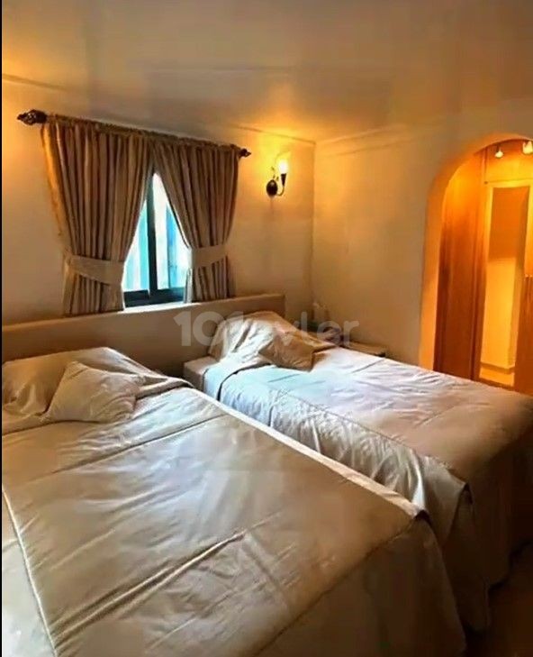 Satılık 4 yatak odalı Villa 